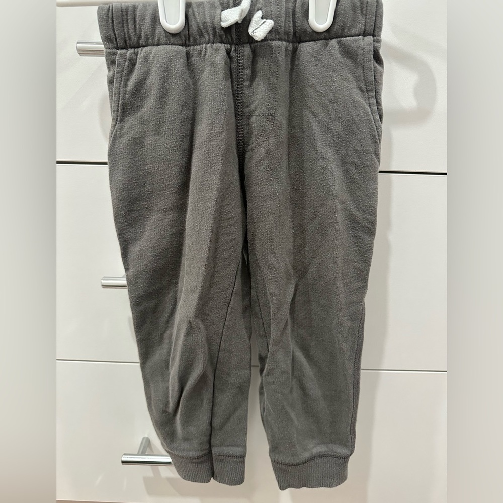 Carter’s Toddler Boy sweatpants 2T